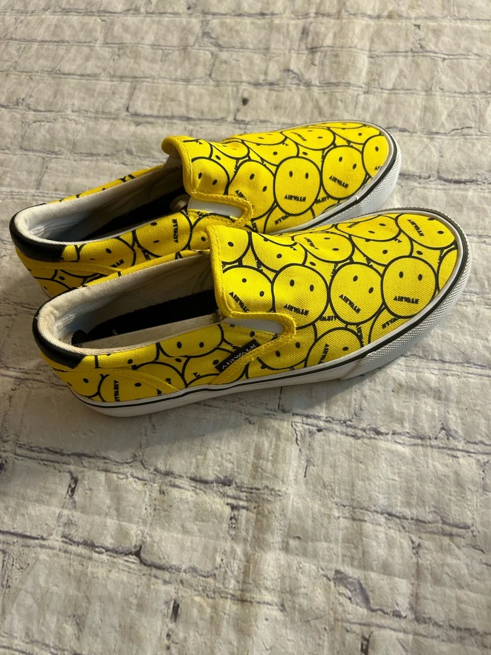 AIRWALK SLIPON YELLOW SMILEY FACE ALL OVER PRINT UNISEX WARIDE -SS SNEAKERS 9M